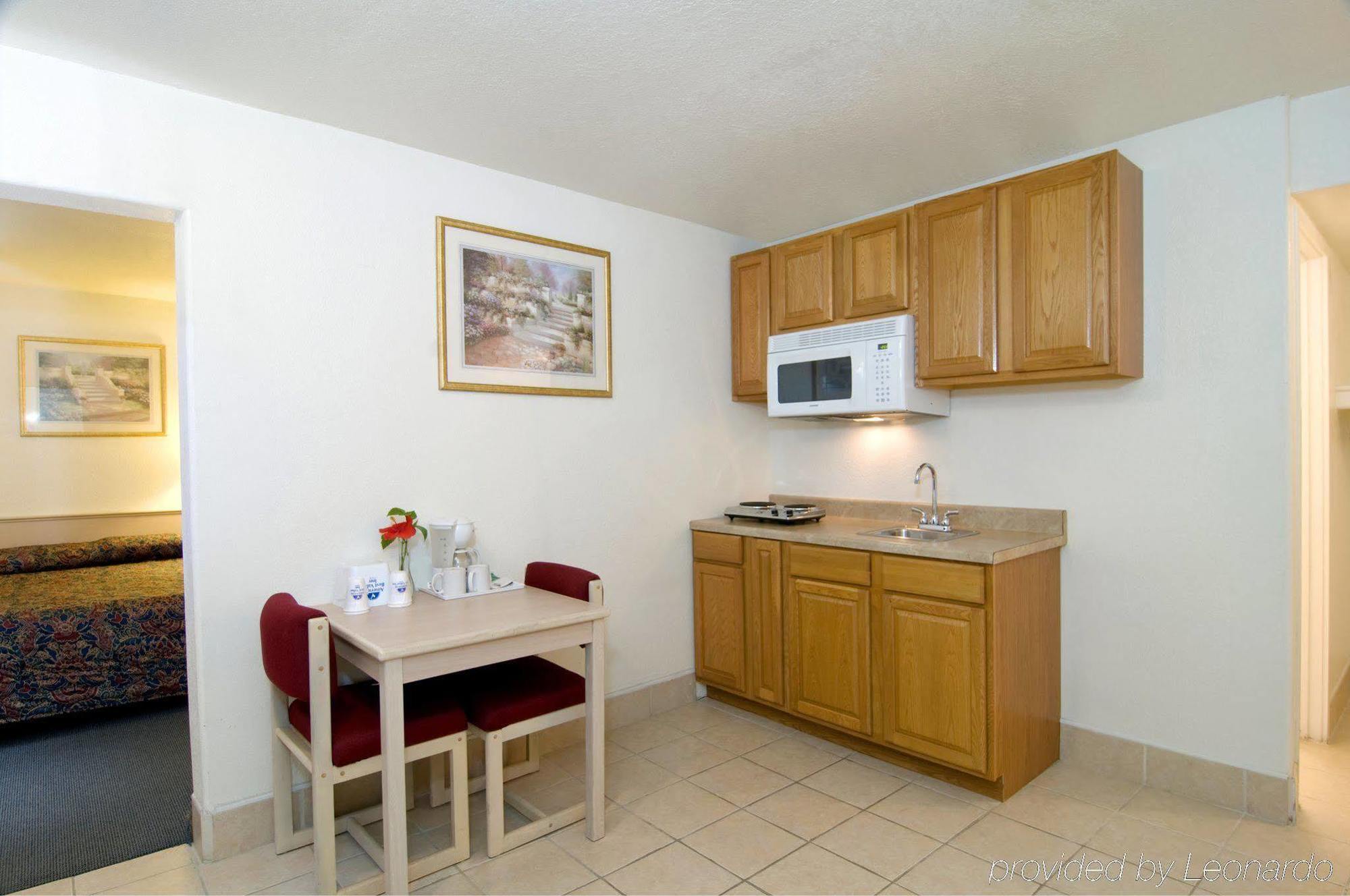 Americas Best Value Inn And Suites Groves Zewnętrze zdjęcie